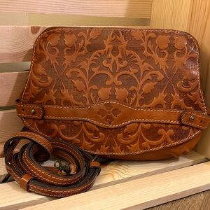 🤎 Patricia Nash Brown Kisslock Embossed Crossbody Bag